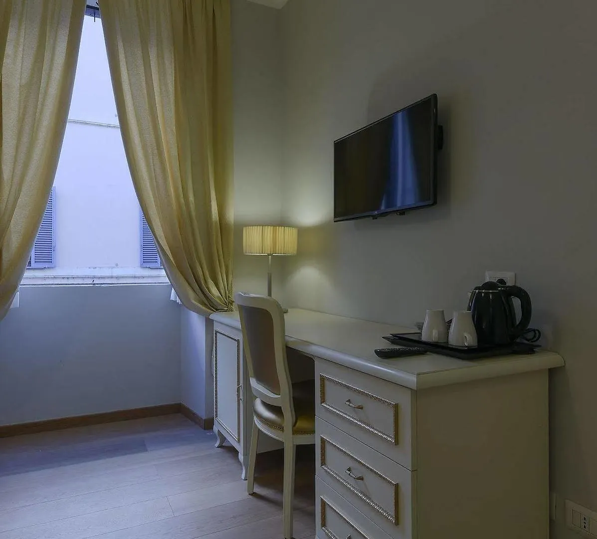 Gravina Suite Frattina Rome Bed & Breakfast
