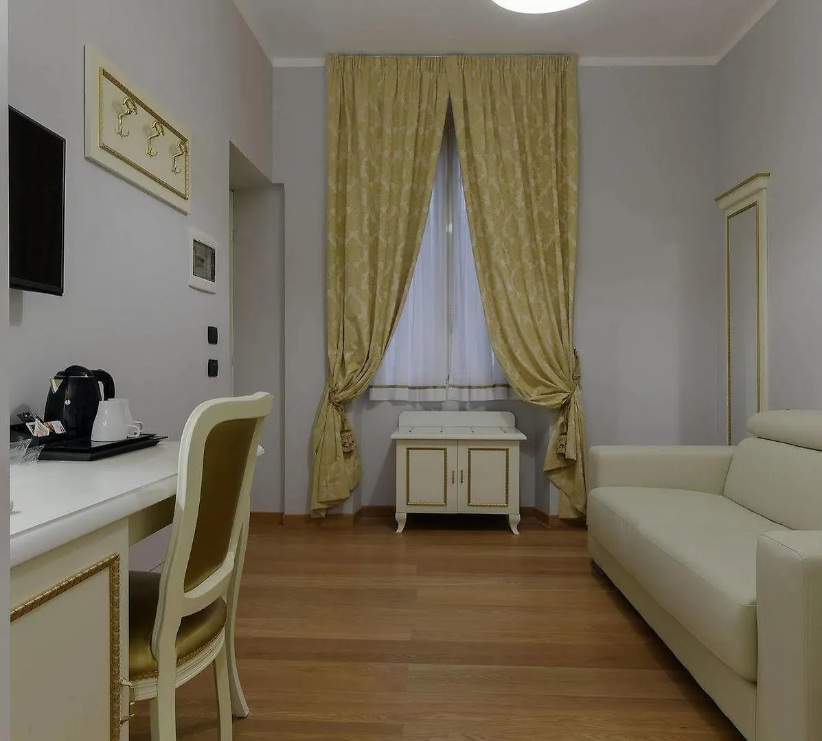 Gravina Suite Frattina Rome