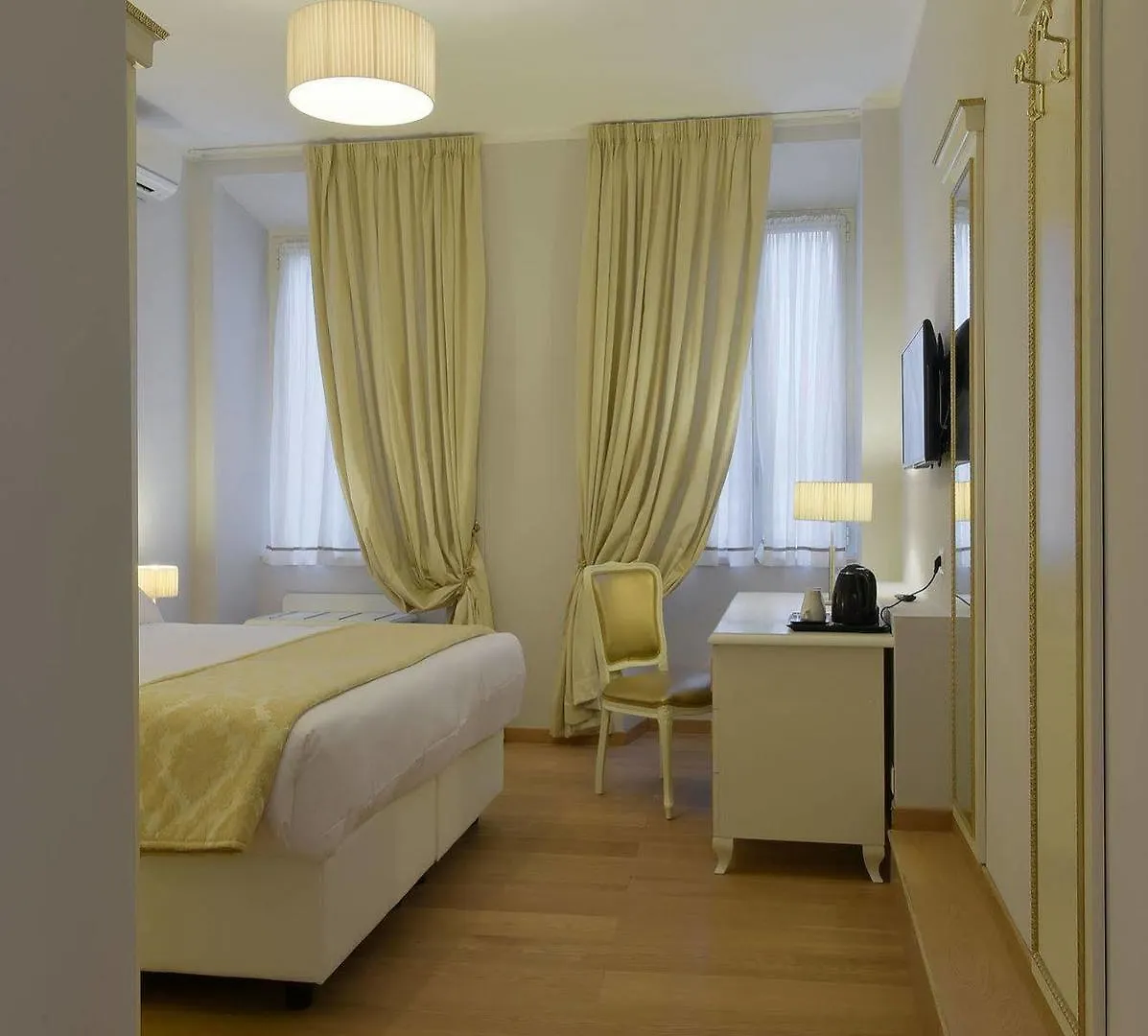 Gravina Suite Frattina Rome 3*,  Italy