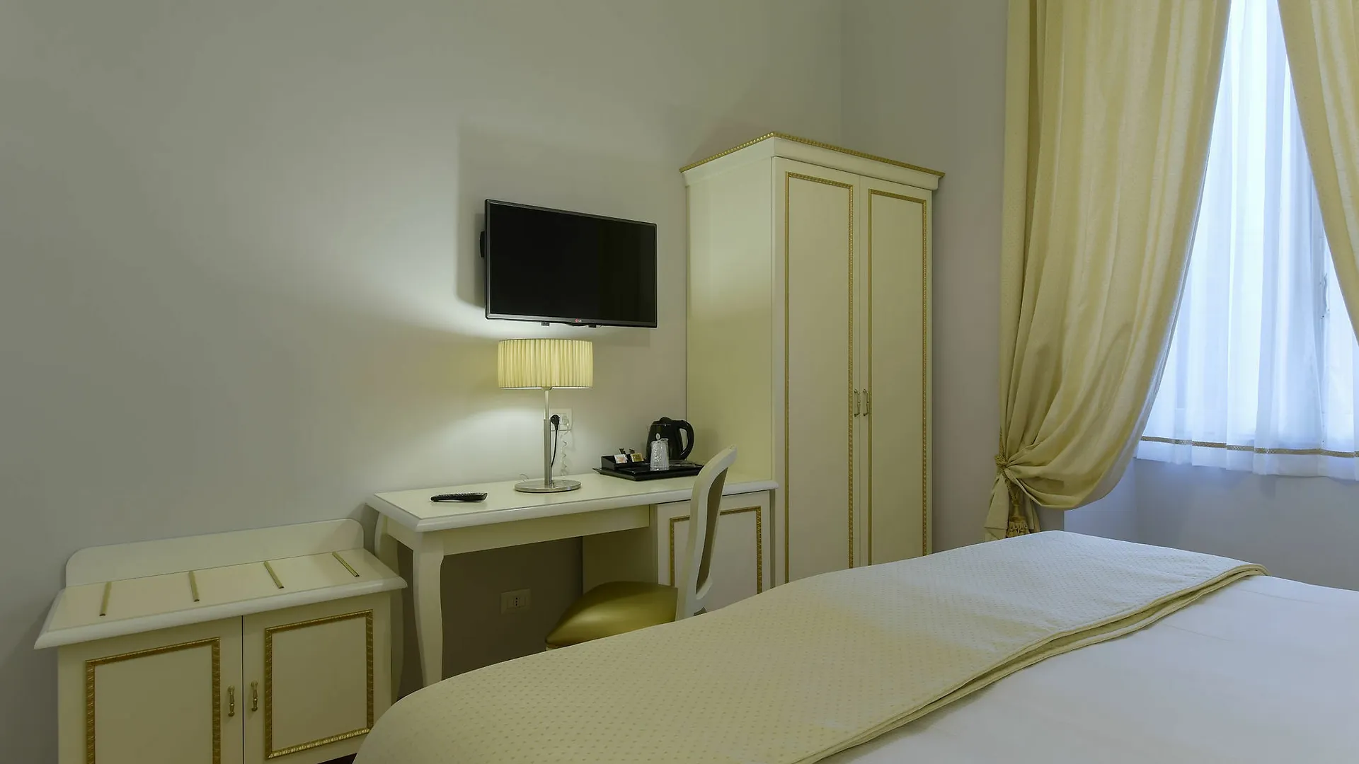 Gravina Suite Frattina Rome