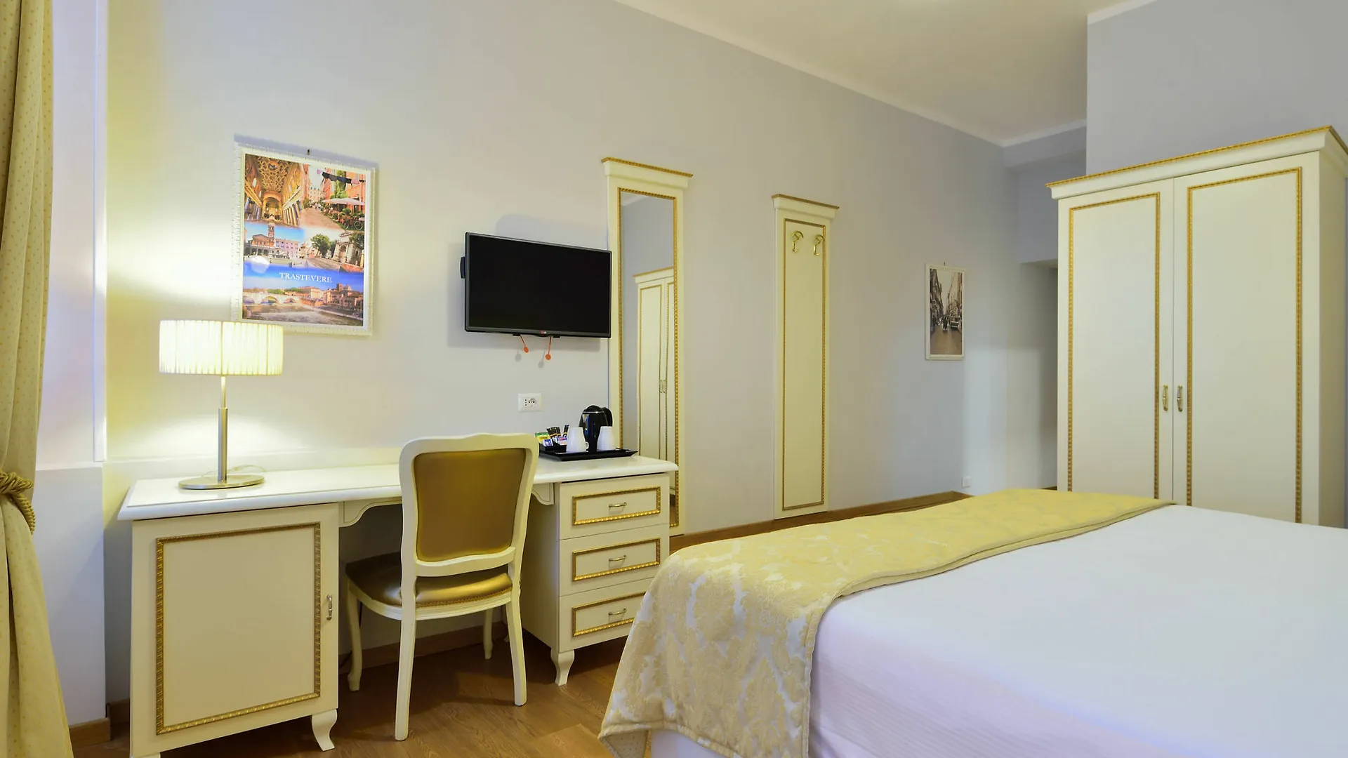 Gravina Suite Frattina Rome 3*,