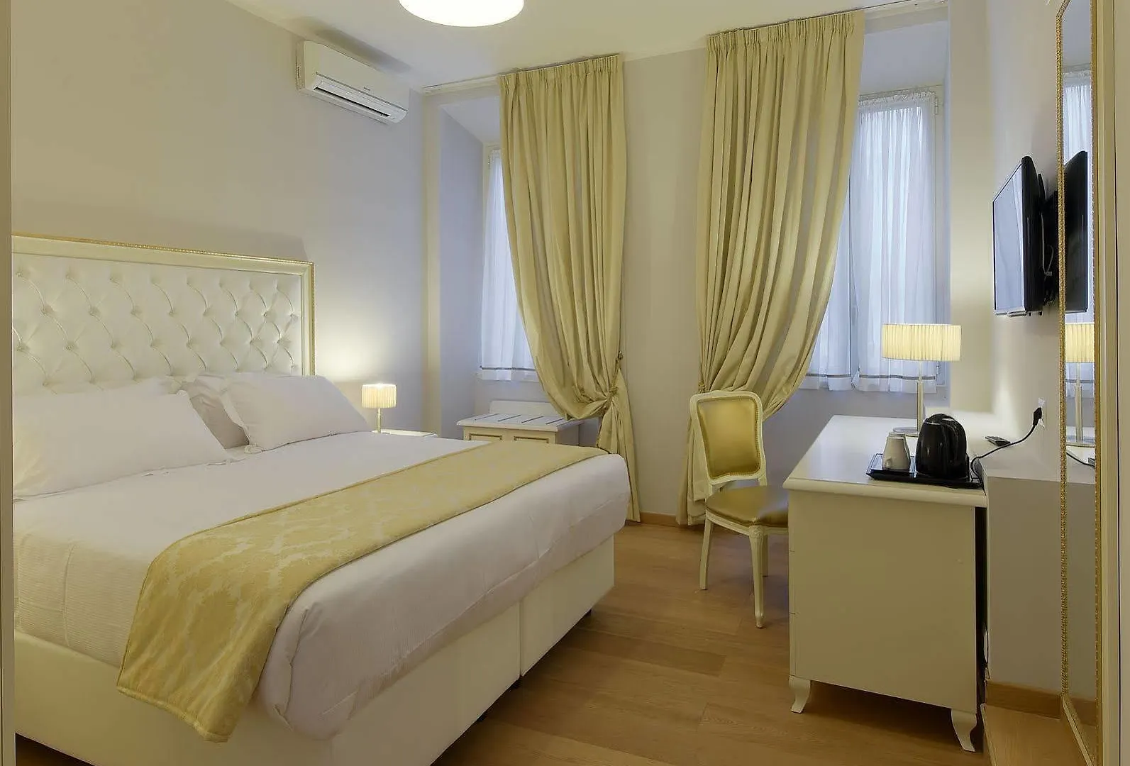 Gravina Suite Frattina Rome Bed & Breakfast
